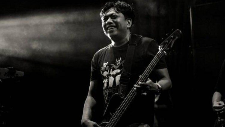 Savaz Band feat Vokalis Jamrud dan Roy Jecovox Bangkitkan Roh Panggung Rock Tanah Air
